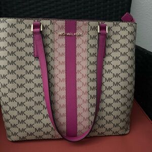 Michael Kors Signature Tote in Pink and Tan